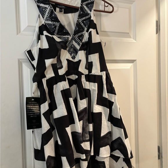 Bebe Dress - Picture 3 of 5